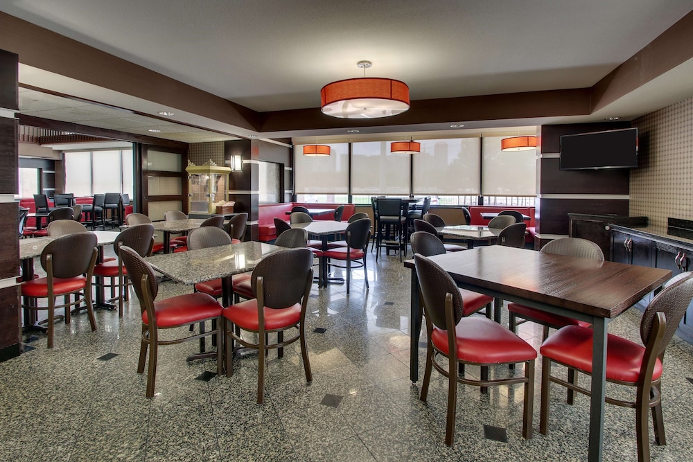Drury Inn & Suites Near the Galleria Houston 37/49