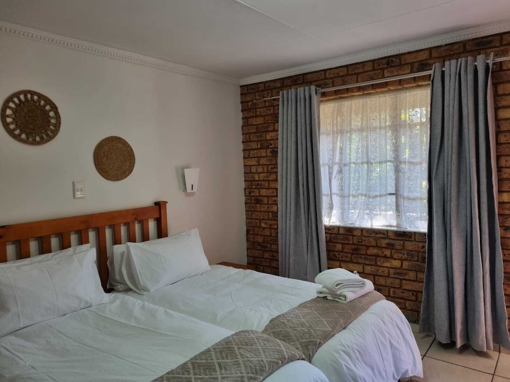 Emerald Guesthouse 12/70