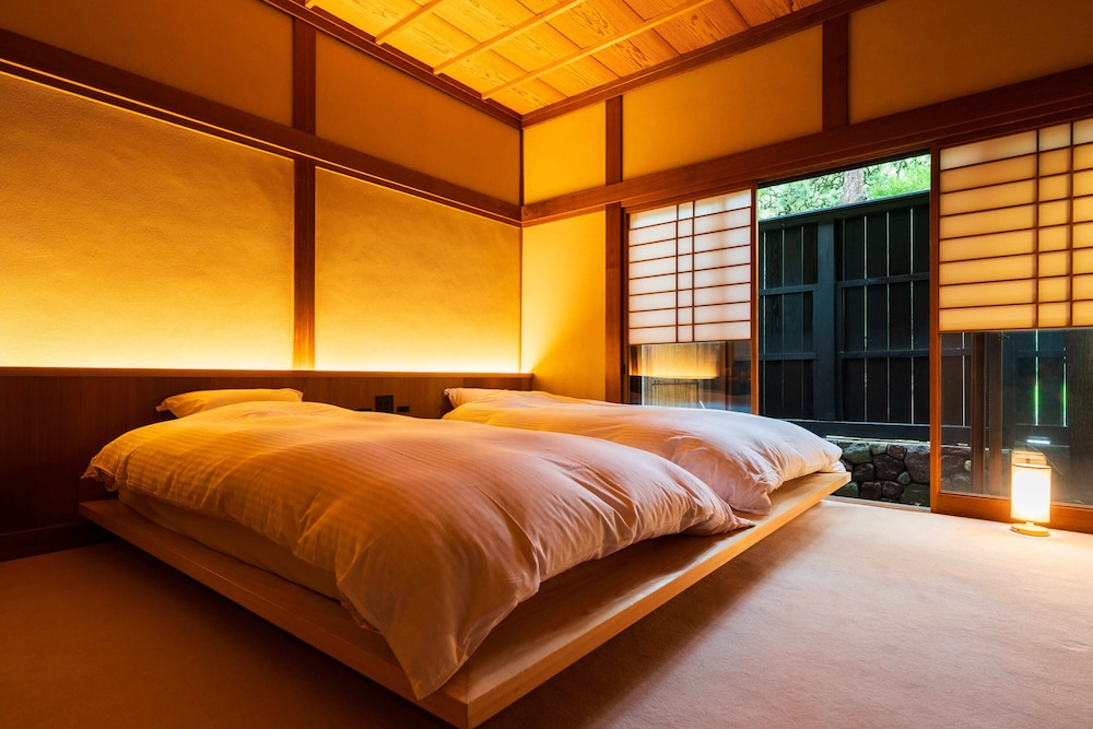 KAEDE, DELUXE, TWIN BEDS, SHARED BATHROOM