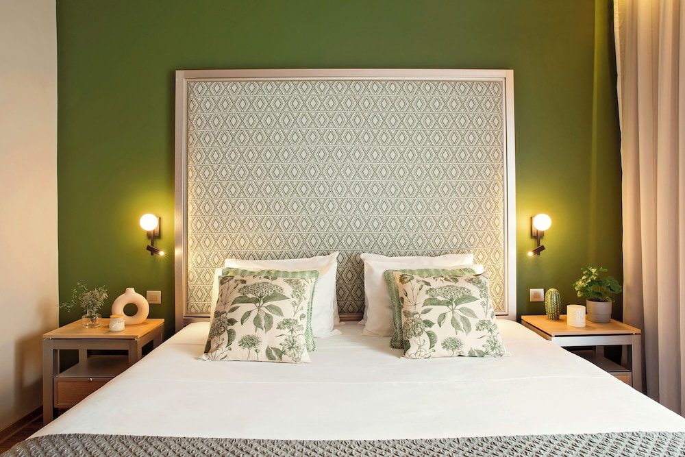 Zeus Essence Bucharest, Trademark Collection by Wyndham 26/65