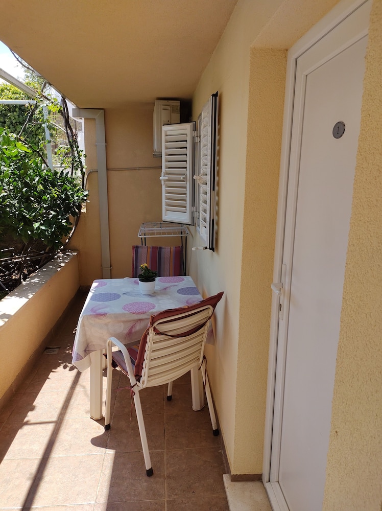 Anna Guesthouse 25/50