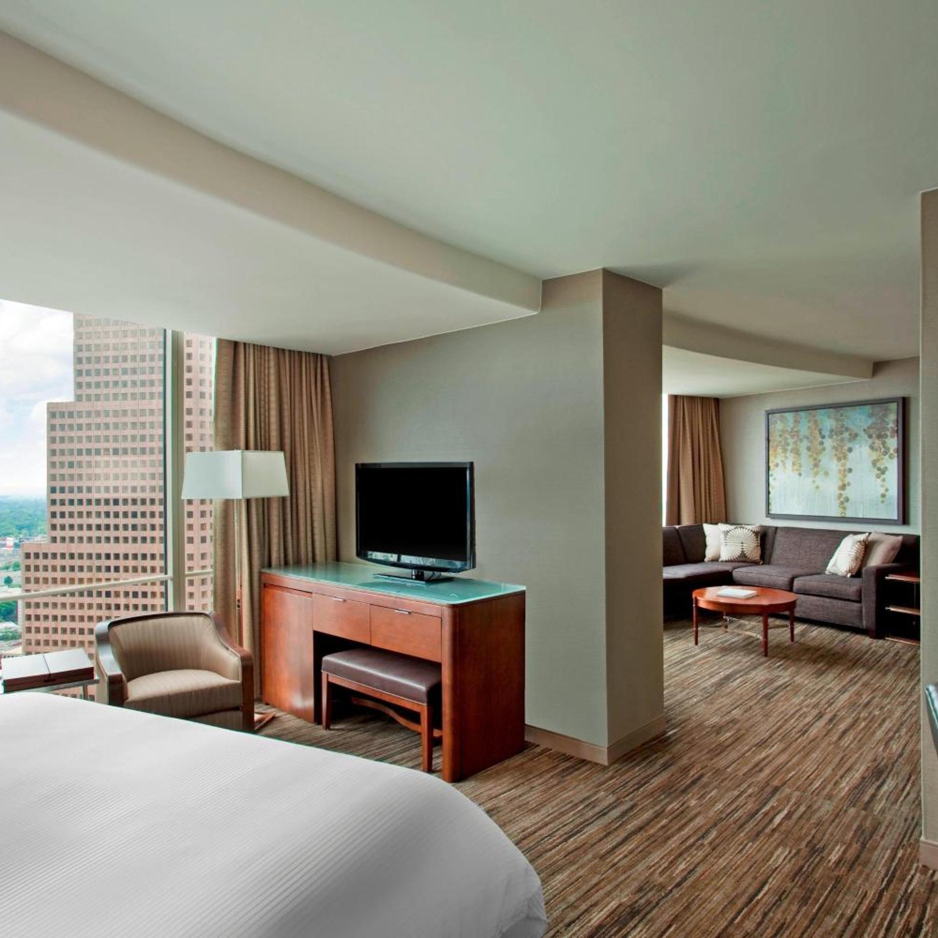 1 Bedroom, Junior Suite, Executive, King Bed, Middle Floor