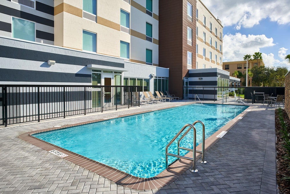Fairfield Inn & Suites by Marriott West Palm Beach 33/37