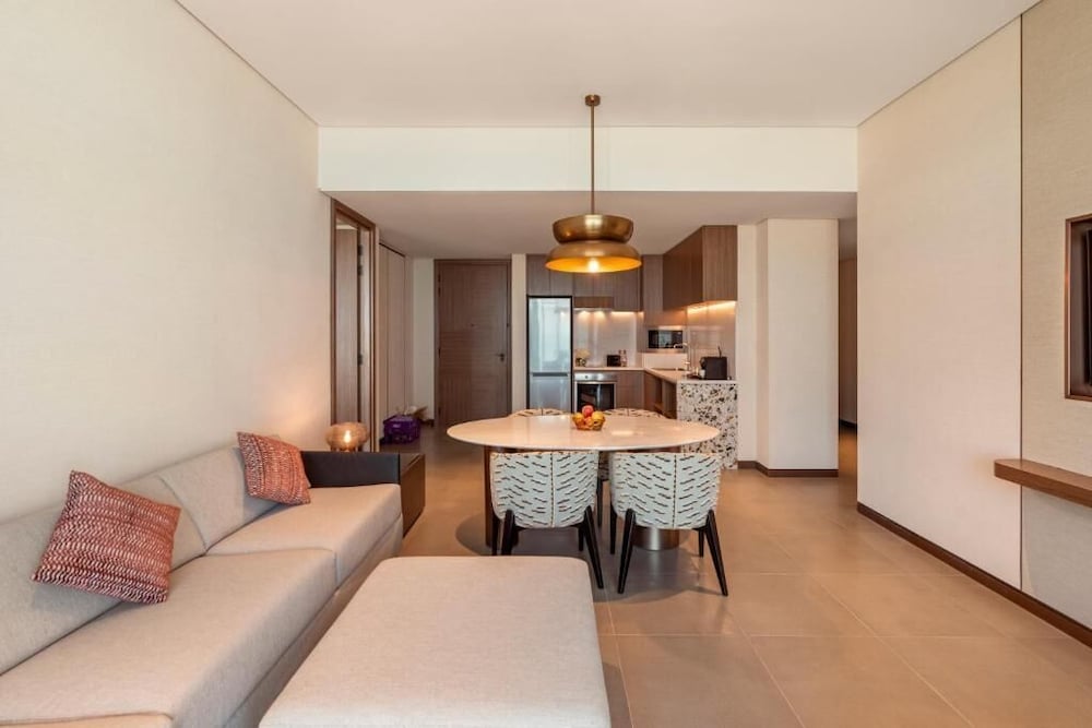 SO/RAS AL KHAIMAH ADULTS ONLY 13 36/55