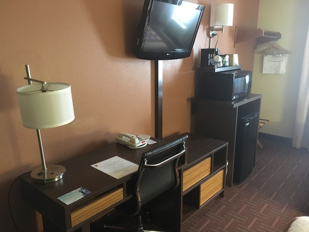 Super 8 By Wyndham Peoria 19/31