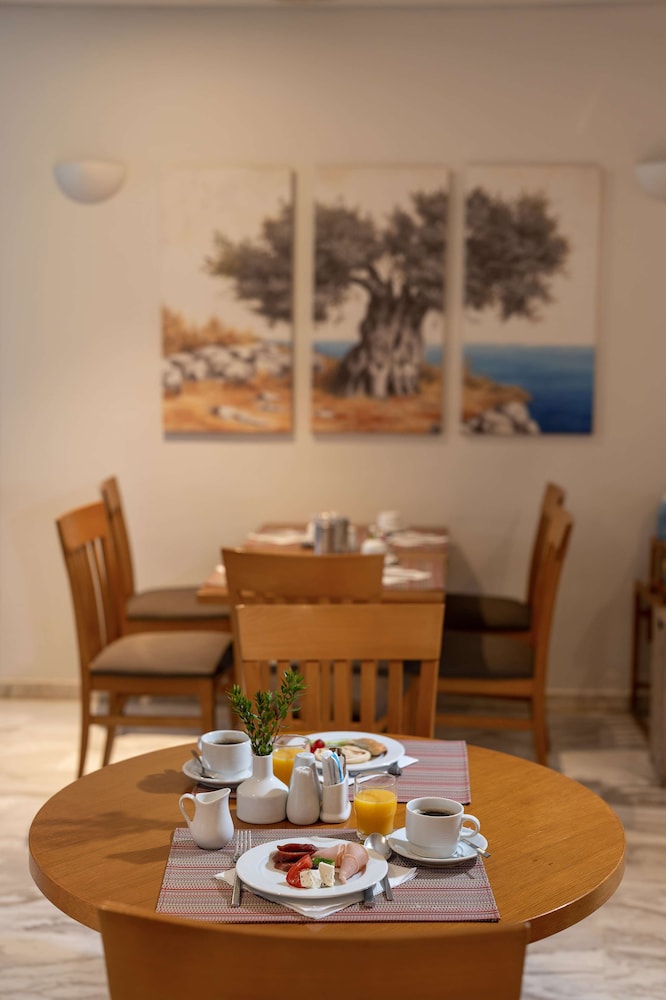 Minos Hotel 33/50