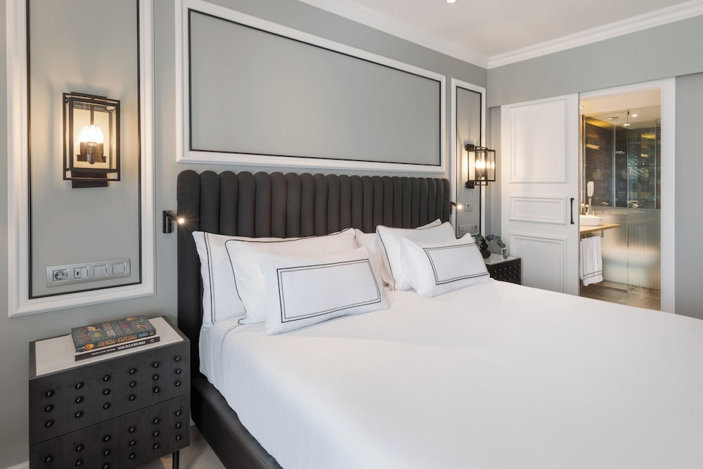 The Level, Melia, Queen Bed, Terrace