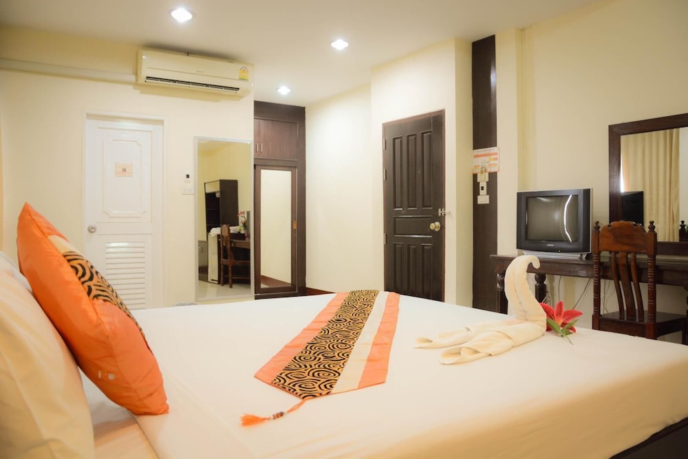 Submukdaphoomplace Hotel 25/50