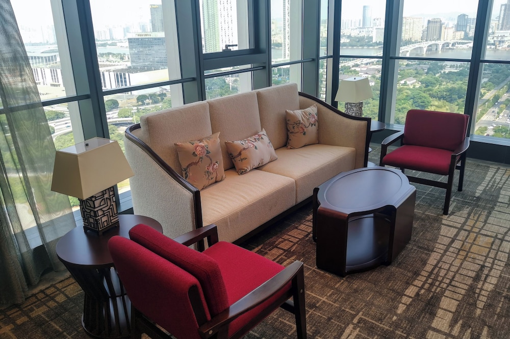 LN Dongfang Hotel Pazhou 35/60