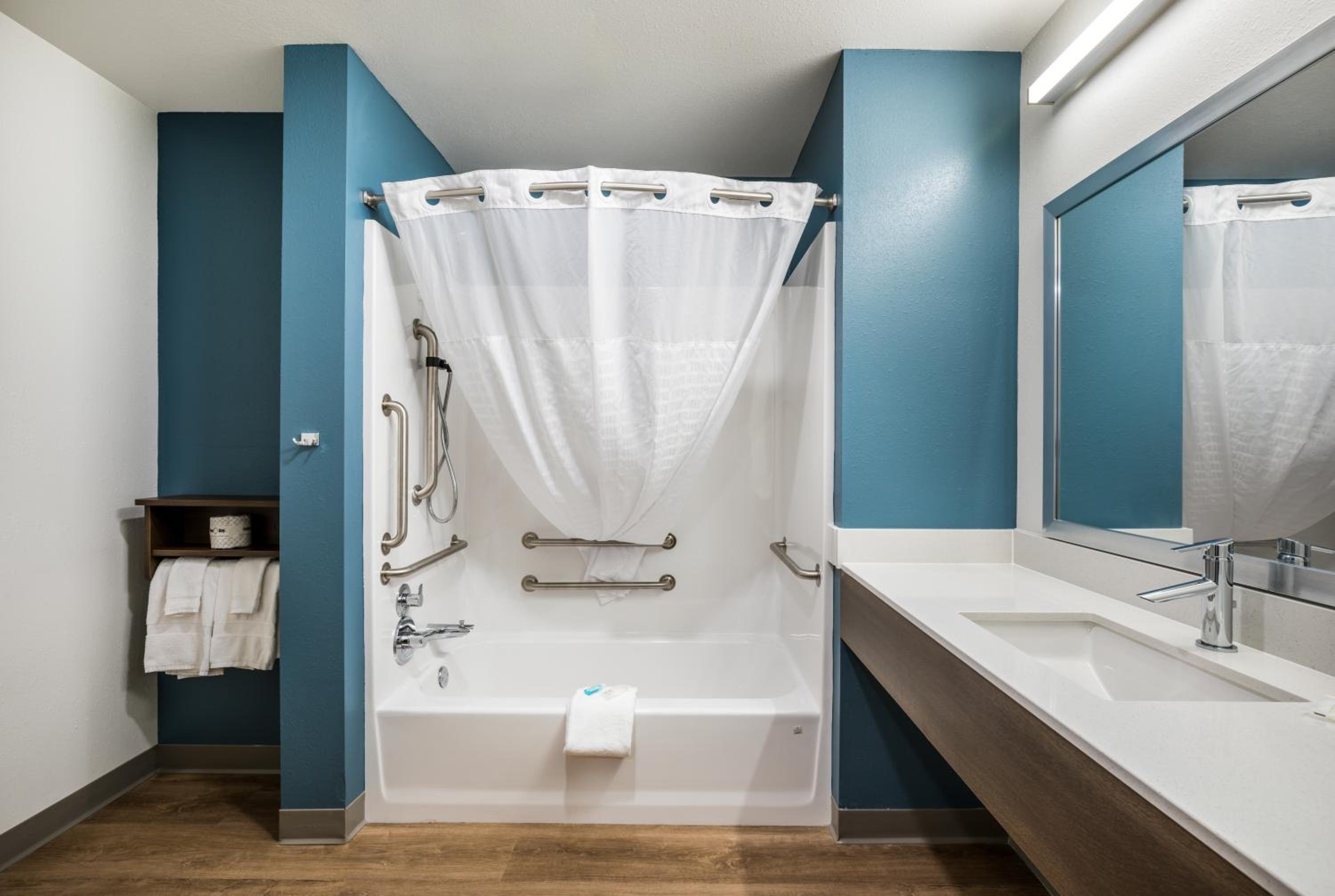 Room, Queen Bed, Accessible, WoodSpring Suites Round Rock - Austin North 7/9