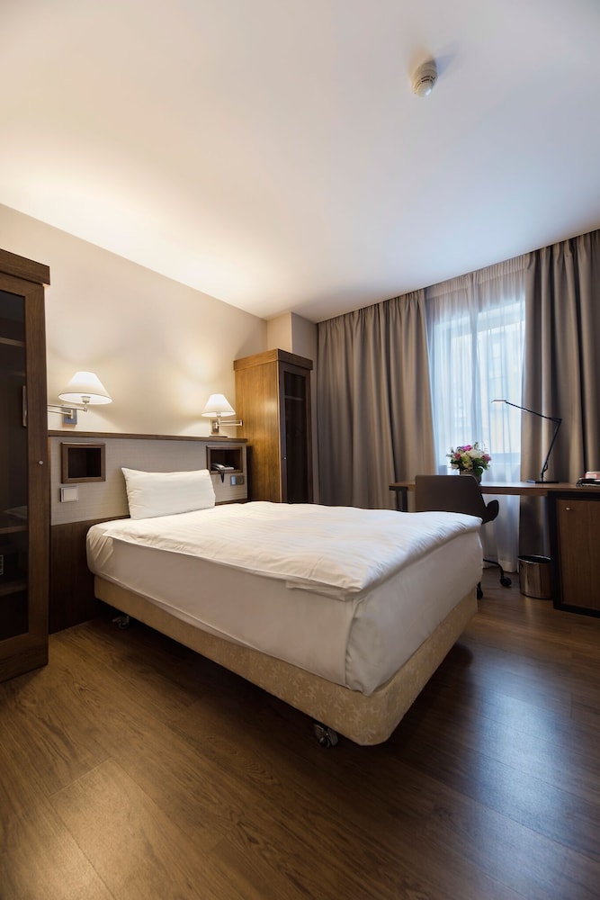 Ch Bucharest 28/66