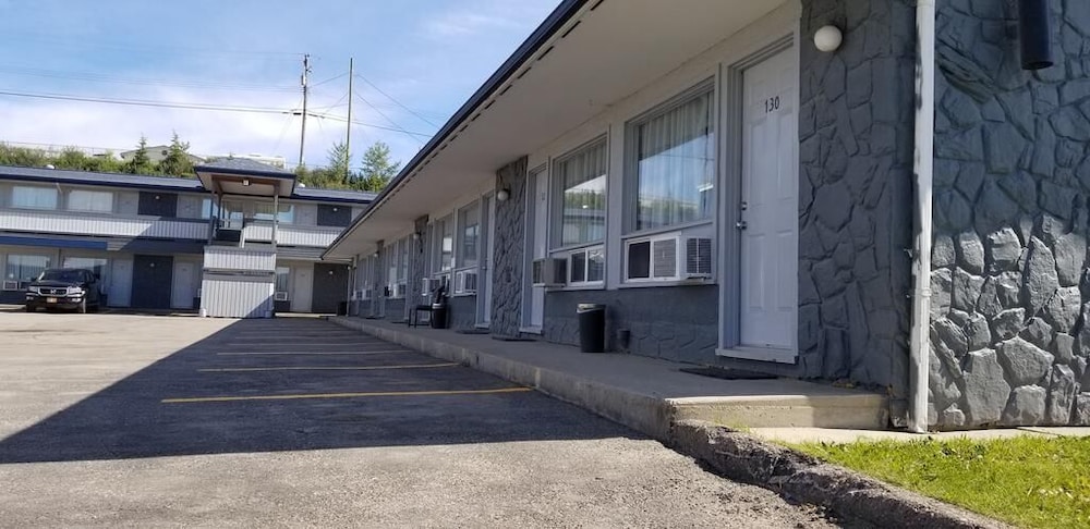 Howard Johnson by Wyndham Hinton 60/64
