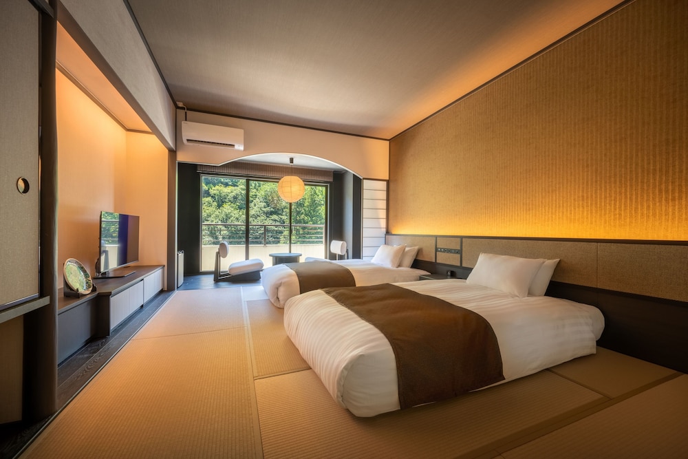 Royal Hotel Yamanaka Onsen Kajikaso 13/53