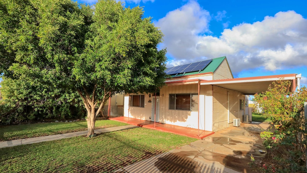 CHARLES RASP MOTOR INN AND COTTAGES 53/56