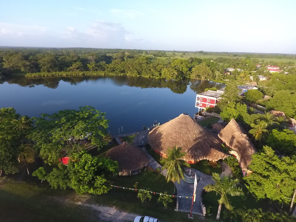 LAMANAI LANDINGS HOTEL AND MARINA 32/76