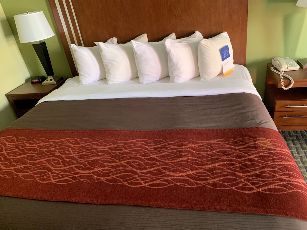 Days Inn by Wyndham Austintown 22/41