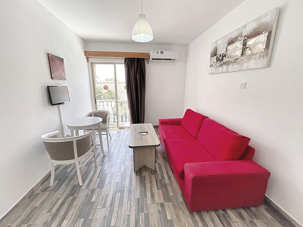Antonis G Hotel Apartments 25/50