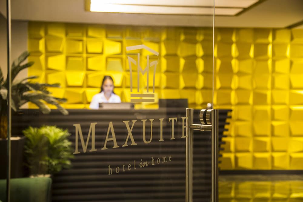 Maxuite Hotel In Home 8/37