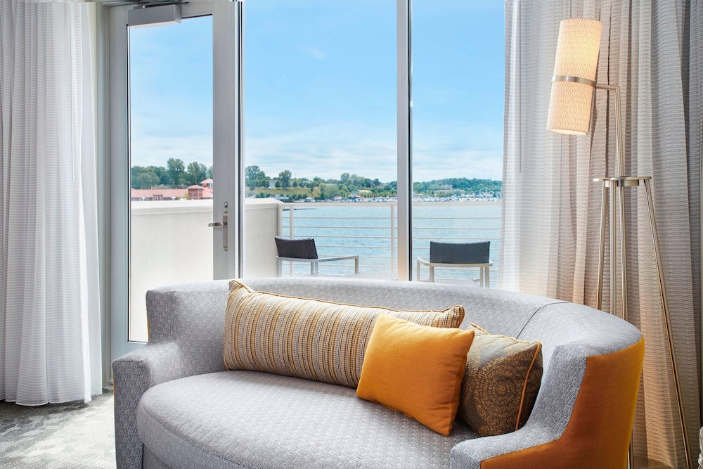 Courtyard Erie Bayfront 21/65
