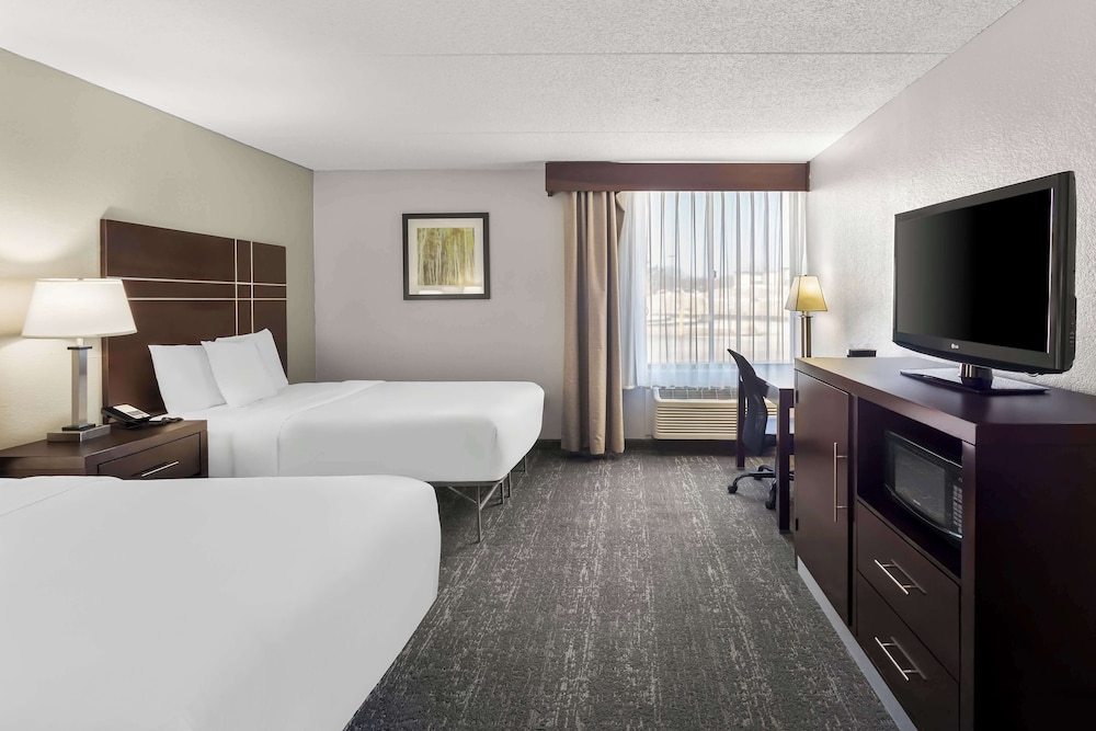 غرفة قياسية بسريرين مزدوجين، Best Western Luxbury Inn Fort Wayne 2/2