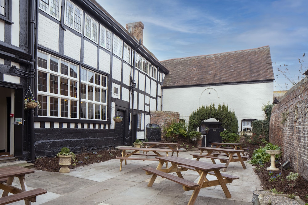 Tudor House Hotel 79/85