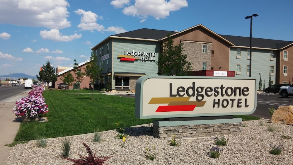 Ledgestone Hotel Vernal 3/63