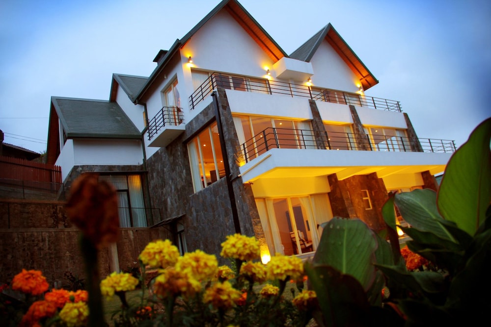 Serenus Boutique Villa 4/64