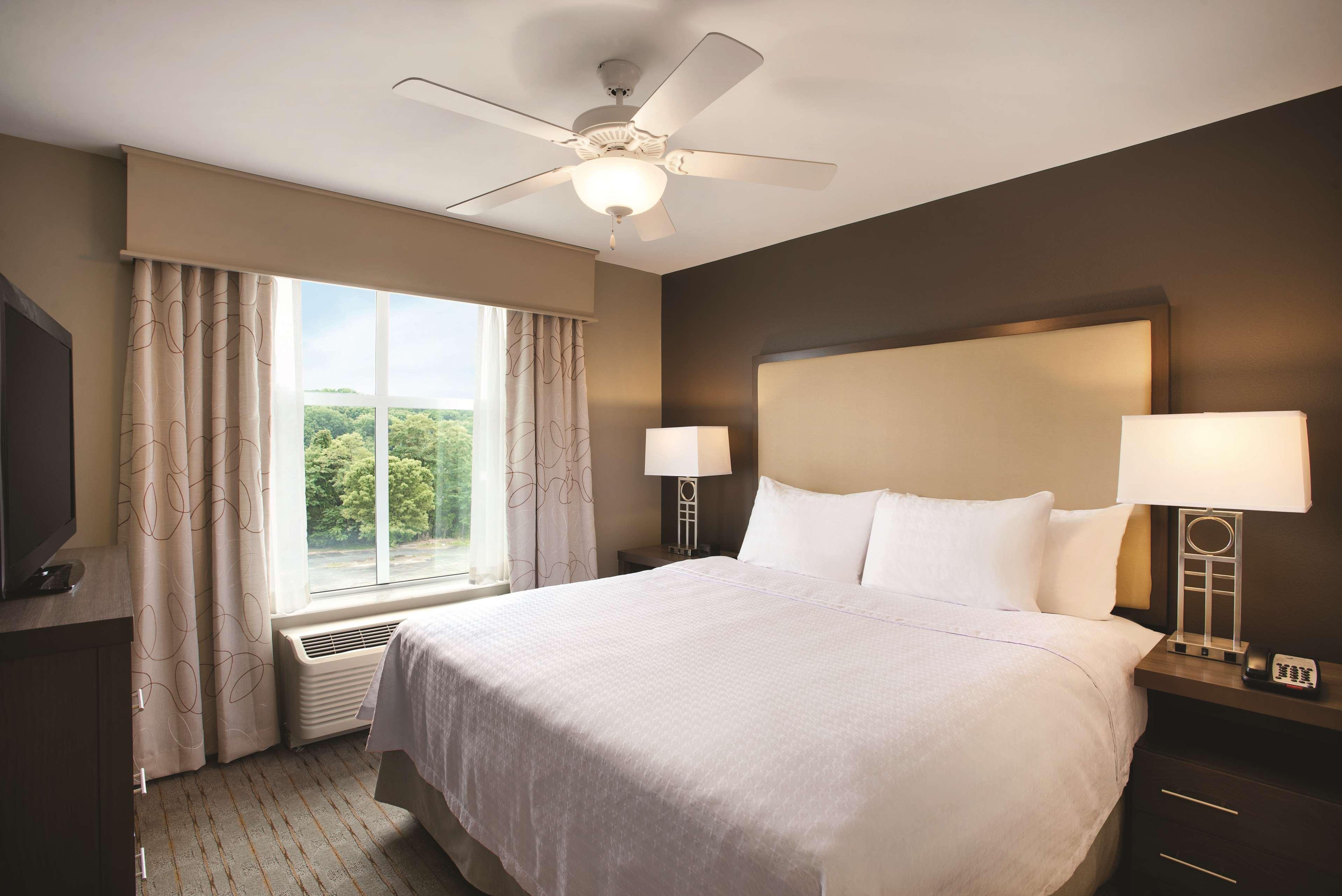 1 BEDROOM, SUITE, KING BED