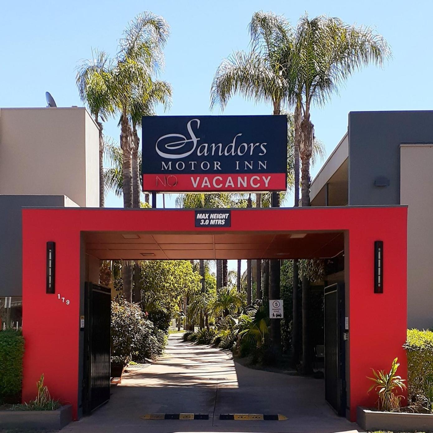 Sandors Motor Inn 7/50
