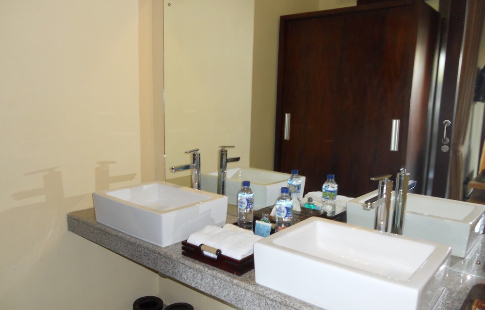 Avisara Villa and Guest House 50/50