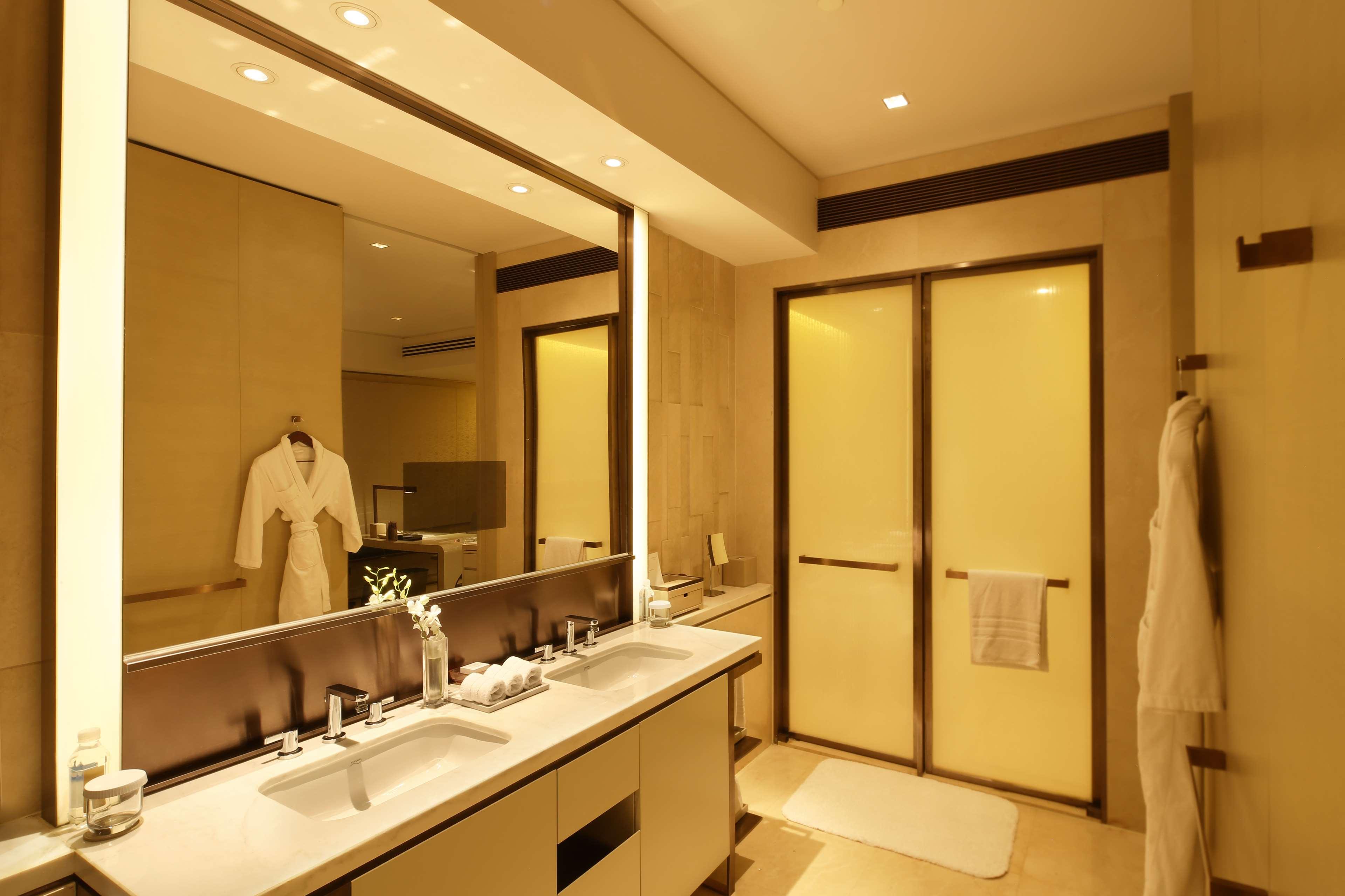 EXECUTIVE, TWIN BEDS, EXECUTIVE LOUNGE ACCESS