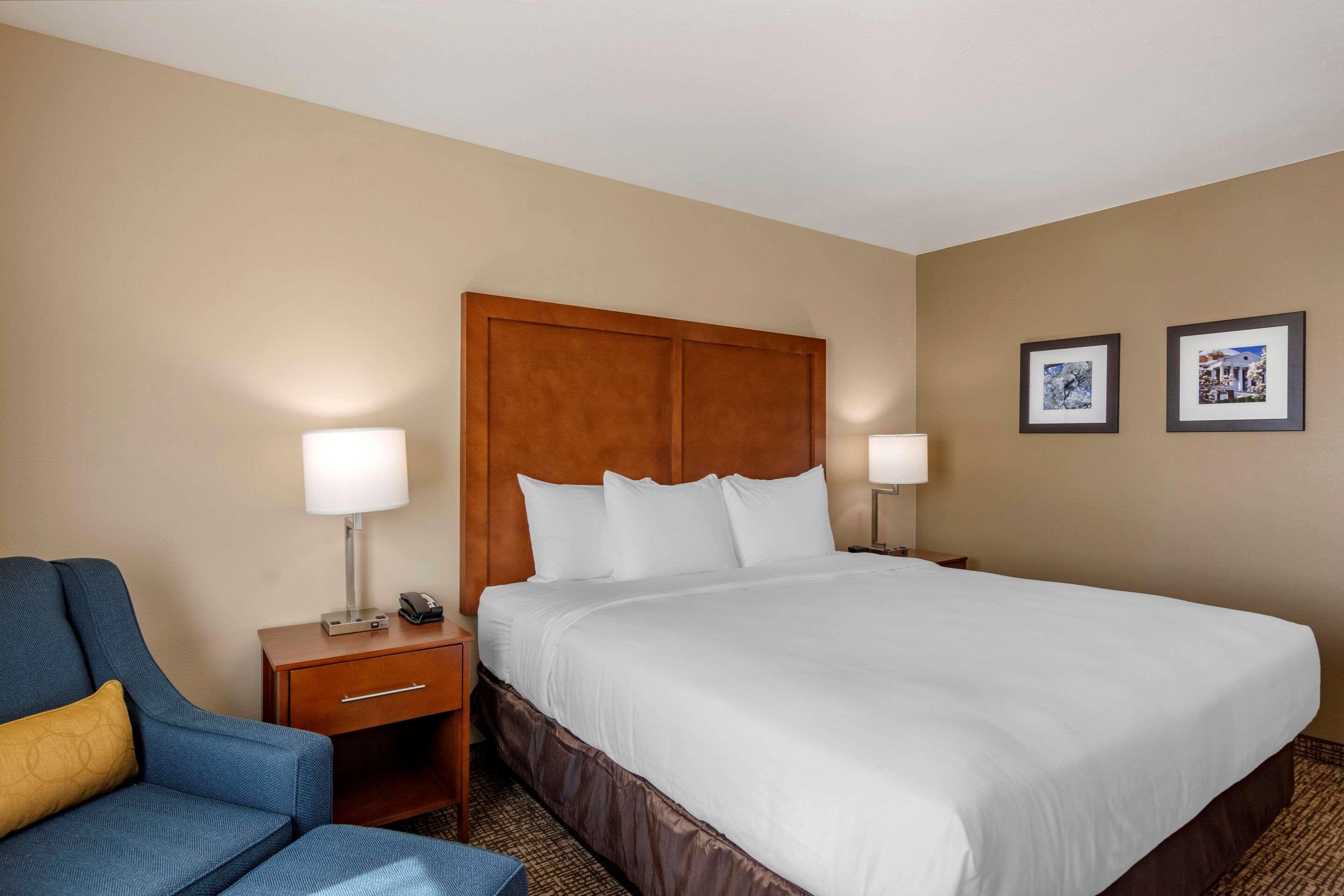 ROOM, KING BED, ACCESSIBLE