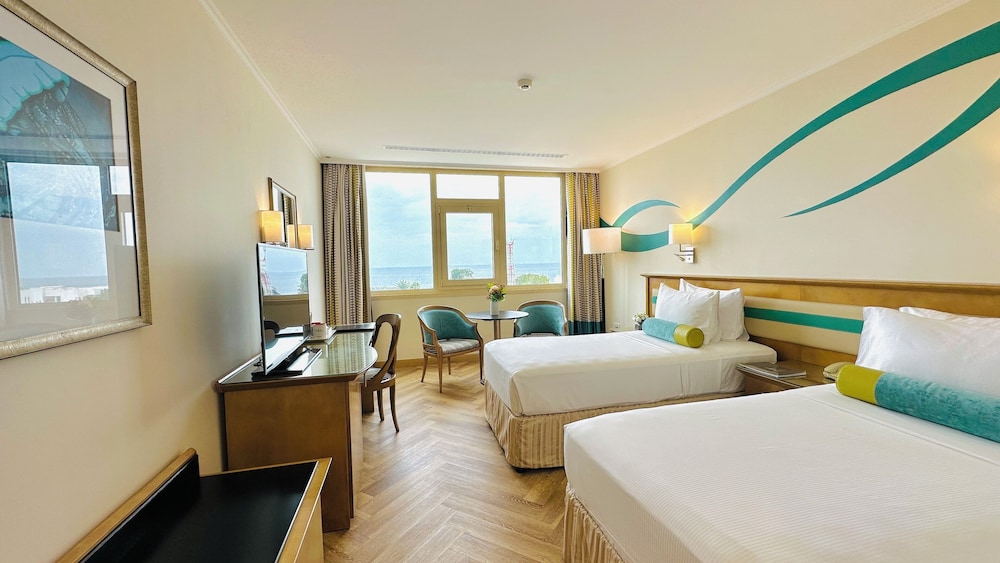 STANDARD, TWIN BEDS, WITH VIEW