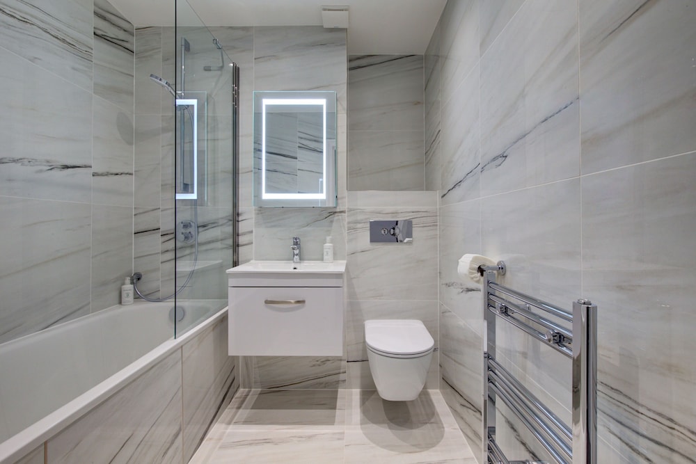 COLLINGHAM SERVICED APARTMENTS 7/56