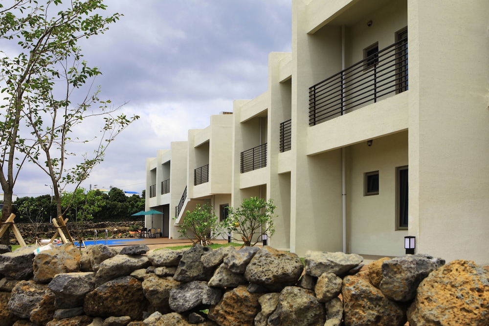 Comma Resort 35/41
