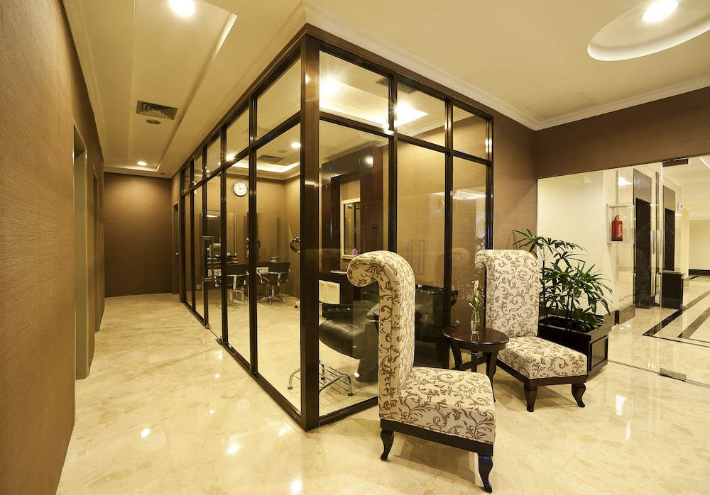 Royal Kuningan Hotel 40/60