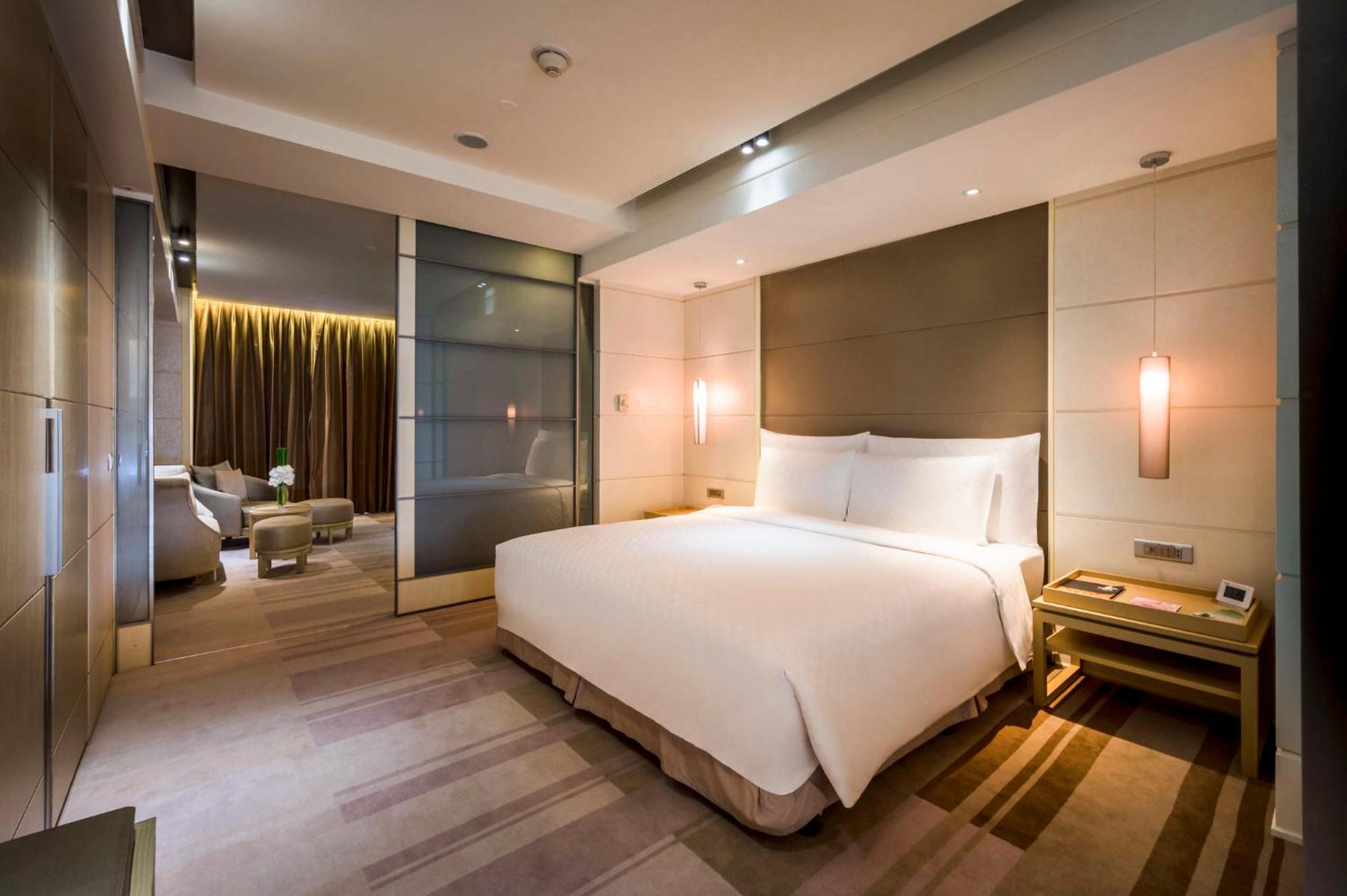 Club, Executive, Suite, King Bed, Club Floor