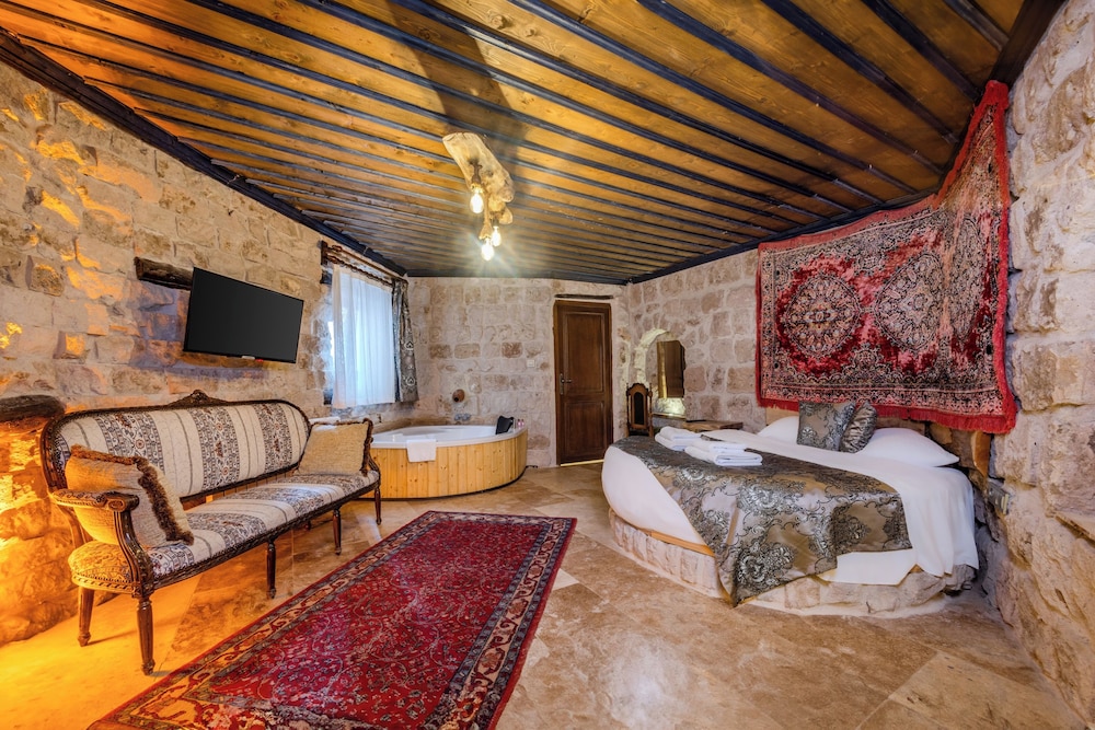Lubberona Cave Cappadocia 30/50