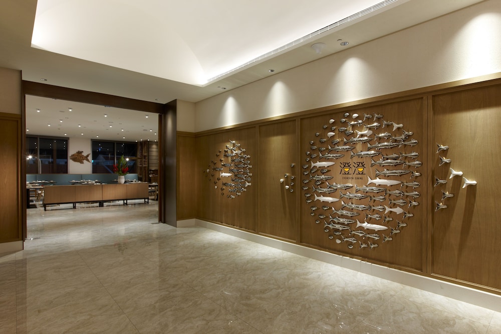 Discovery Hotel 4/65