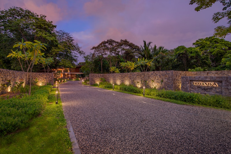 Botanika Osa Peninsula, Curio Collection by Hilton 72/73