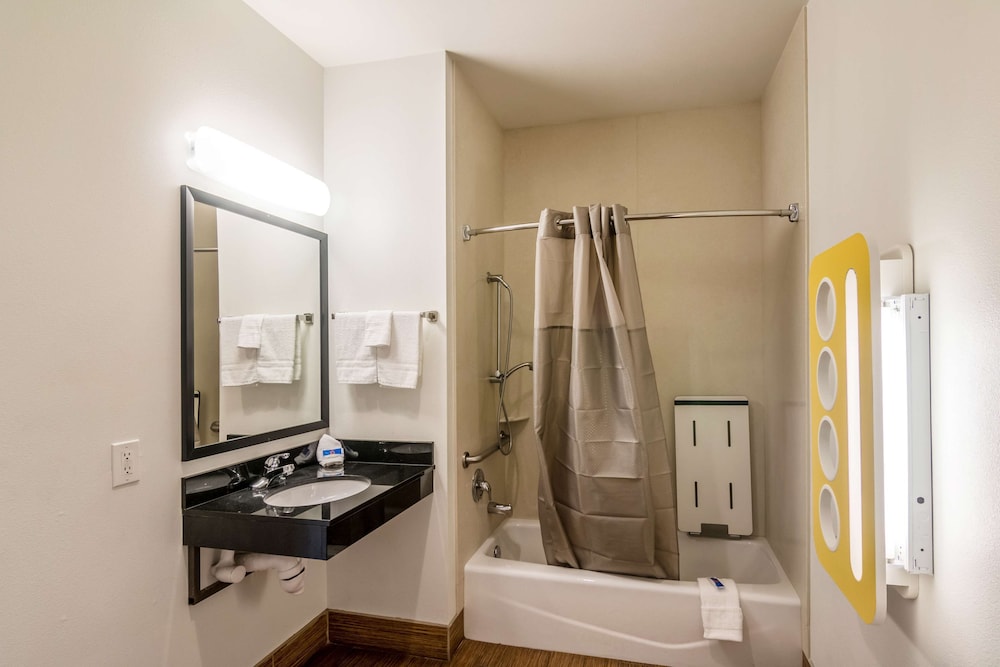 Motel6 Bell Gardens, CA - Los Angeles 33/38