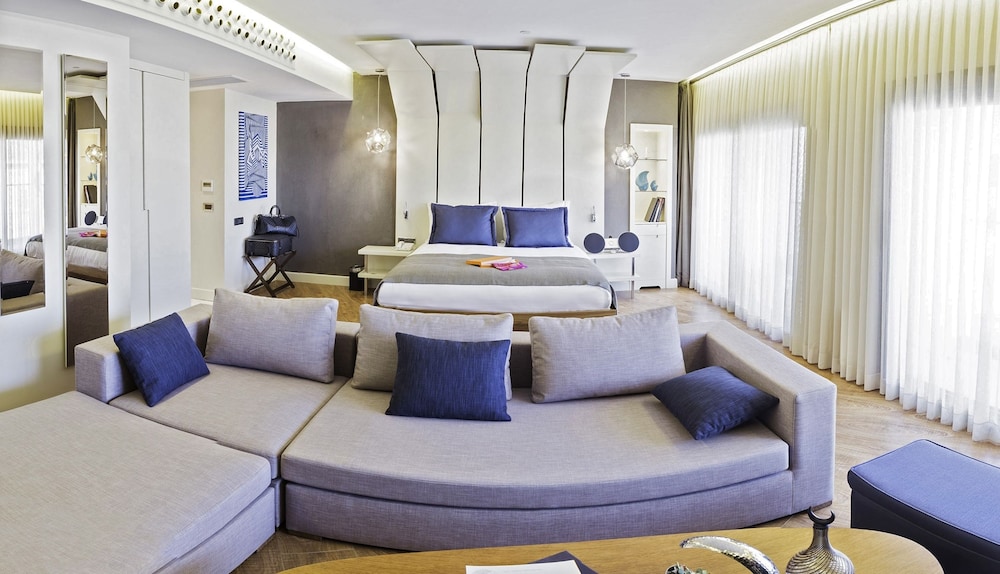 Maroon Hotel Pera 53/72