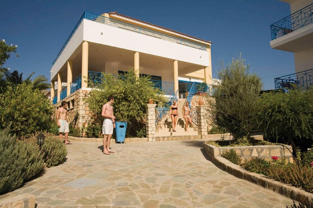 Pefki Island 45/48