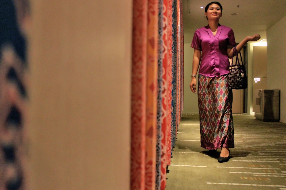 MERCURE JAKARTA SIMATUPANG 69/72