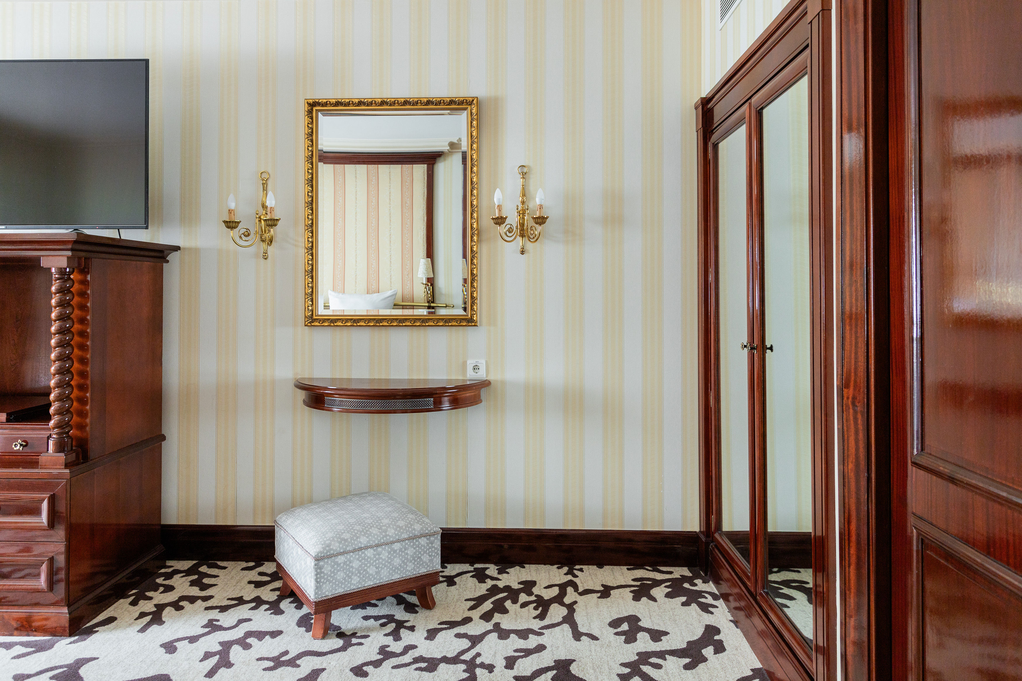 جناح، City Palace Hotel 3/3