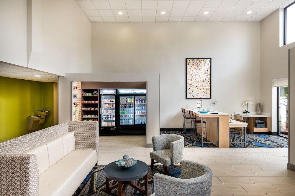 Holiday Inn Express And Suites Charlotte Airport Belmont An Ihg Hotel 29/41
