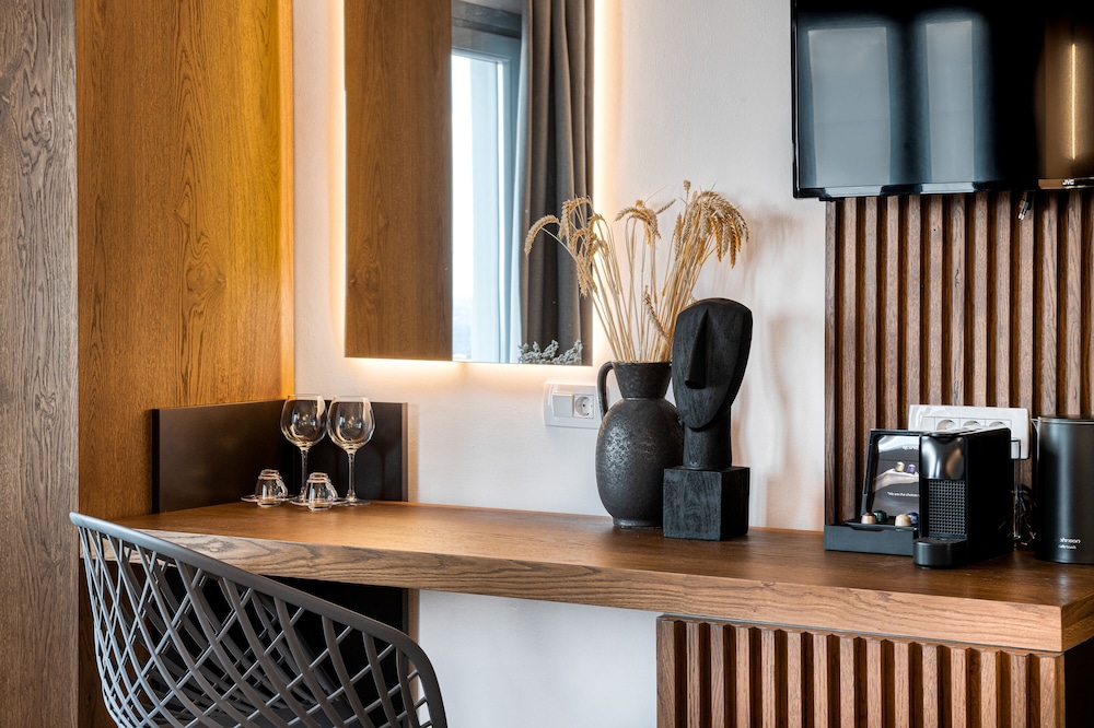 Volcanic Arc Santorini Suites 50/59