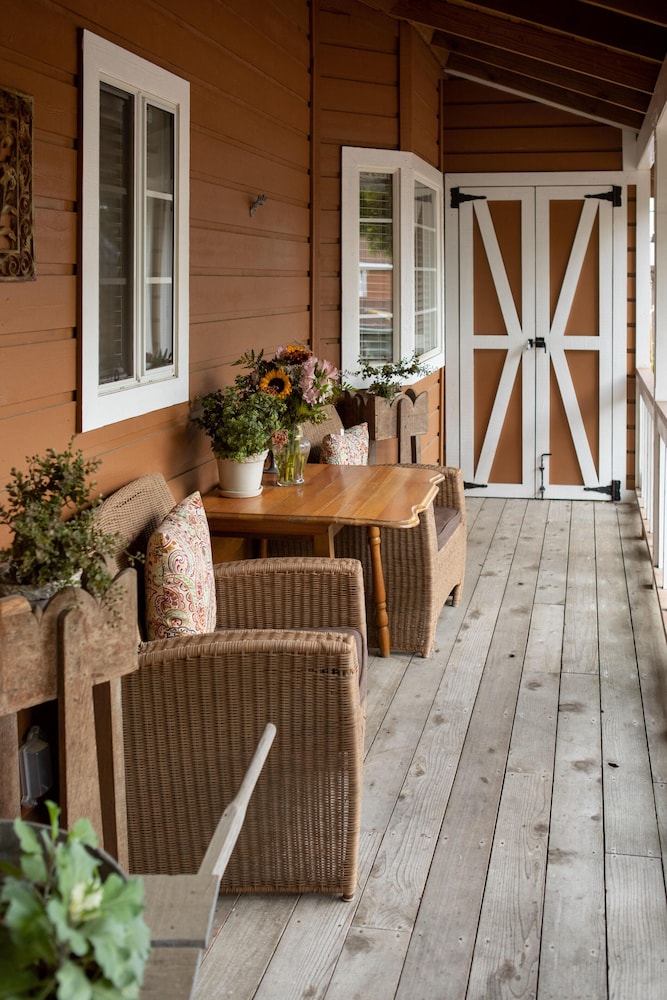 J Patrick House Bed And Breakfast Inn 53/65
