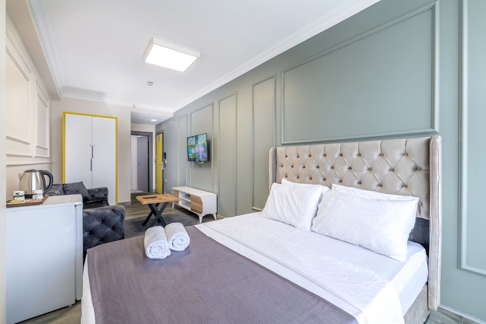 Royal Luxury Hotels & Suites 5/44