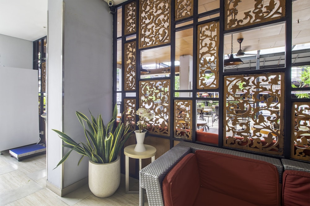 Palette Legian Beach 28/50